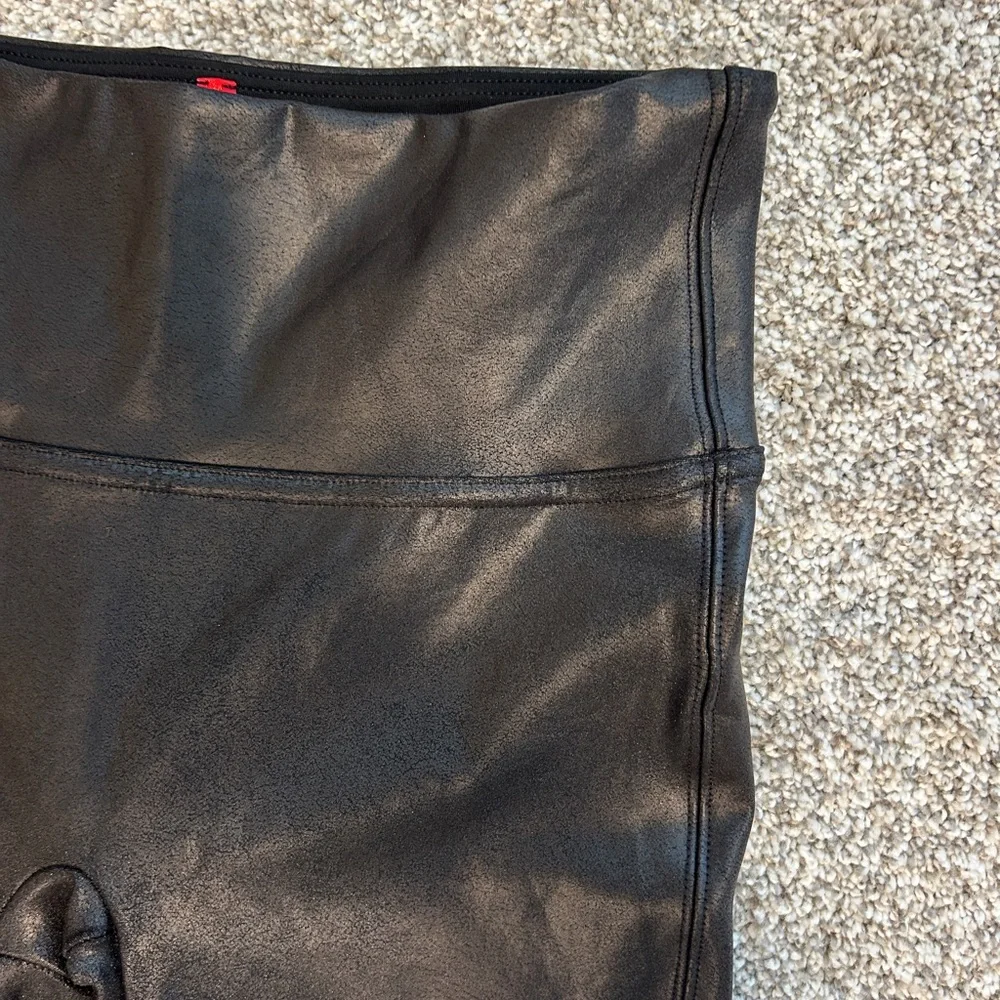 SPANX faux leather women’s Black High-Rise Leggings size small - Picture 5 of 9